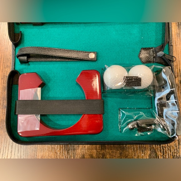 Sam’s Town Executive Golf Putting Set with Case - Picture 5 of 6